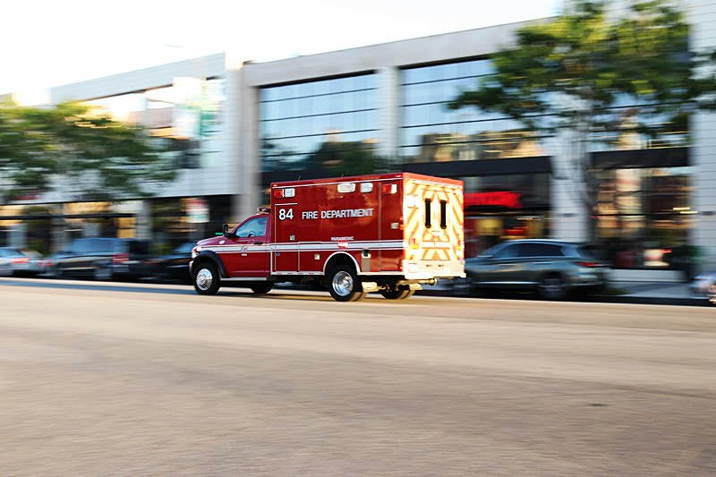 Bakersfield, CA – Pedestrian Injured in Car Crash on Niles St