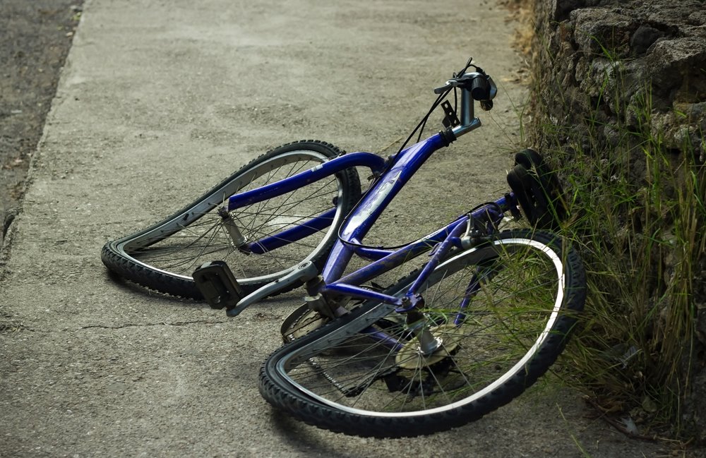 Visalia, CA – CHP seeks suspect in hit-and-run crash that killed bicyclist