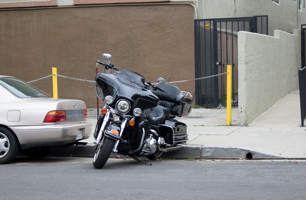 Bakersfield, CA – Motorcyclist Injured in Crash on South Chester Ave near Southgate Dr