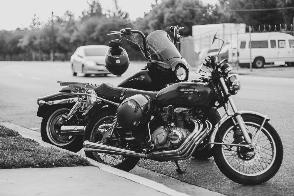 Bakersfield, CA – Motorcyclist Hurt in Hit & Run at Niles St & Glenwood Dr