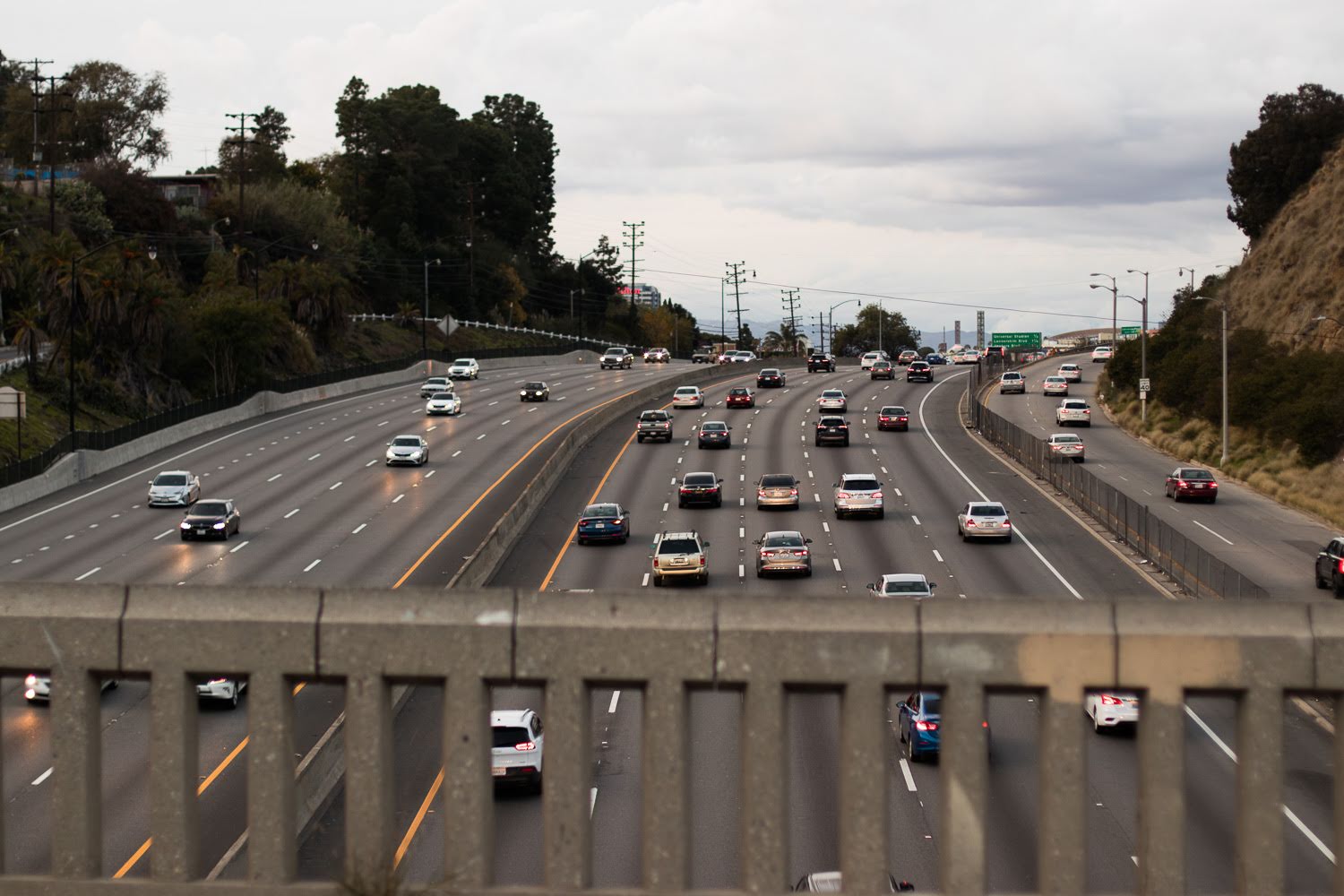 Tulare, CA – CHP: woman dies after colliding into bridge in Tulare County