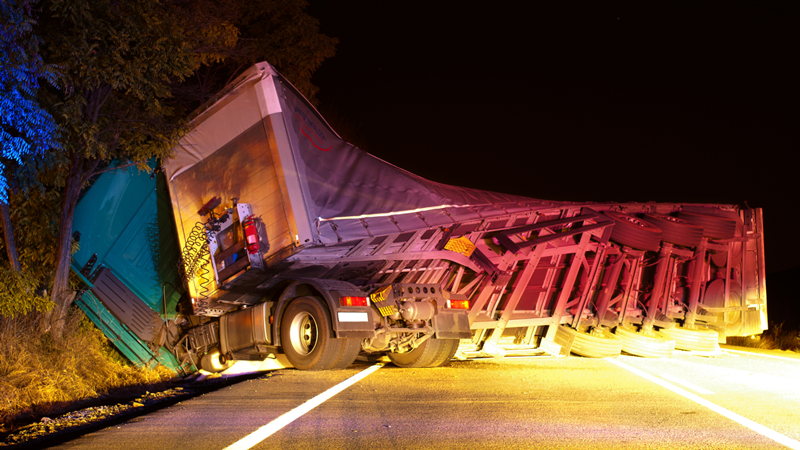 Bakersfield, CA – Two killed in crash south of Bakersfield