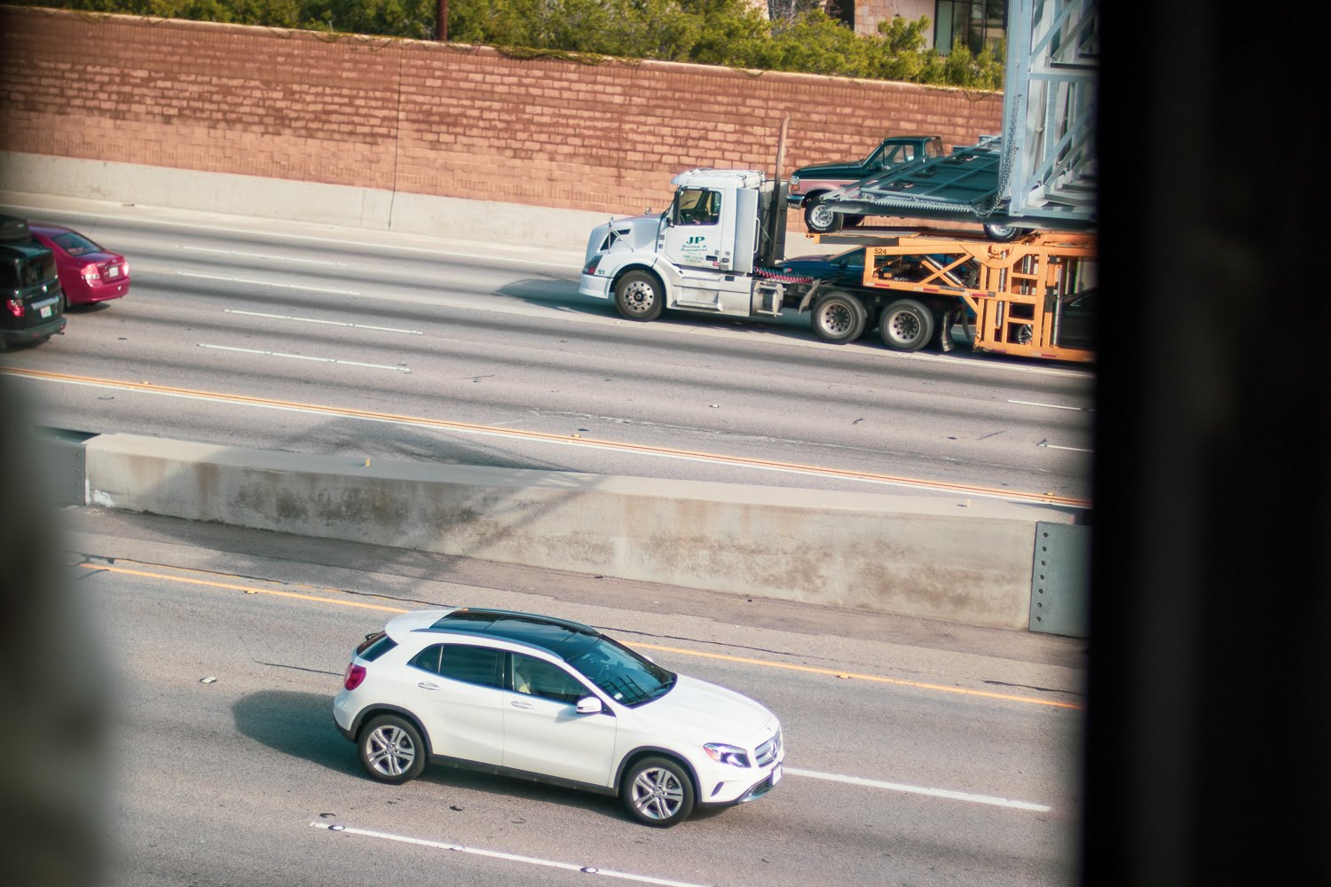 Fresno, CA – Vehicle Crash at Olive & Chestnut Causes Injuries, Delays